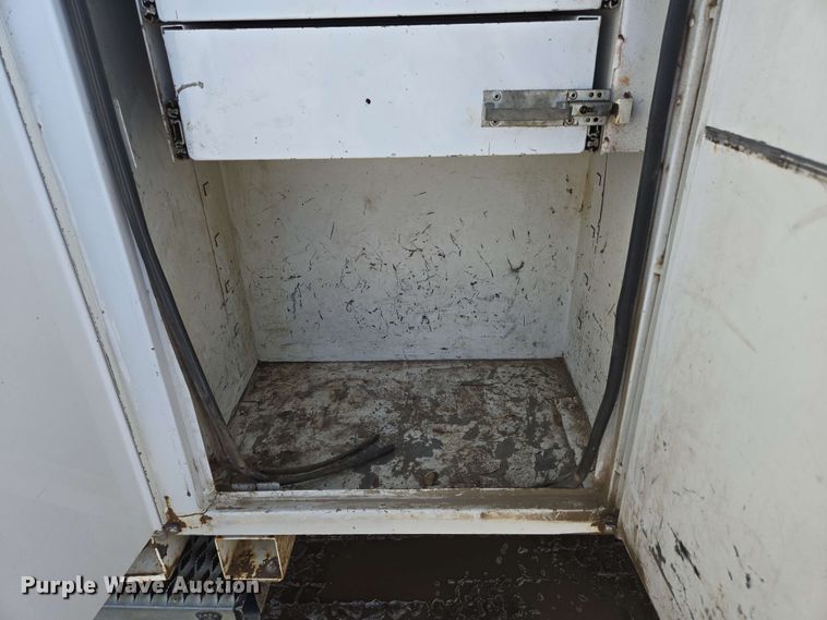 image for item DP6413 2016 Peterbilt PB348 bucket truck