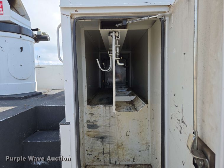 image for item DP6413 2016 Peterbilt PB348 bucket truck