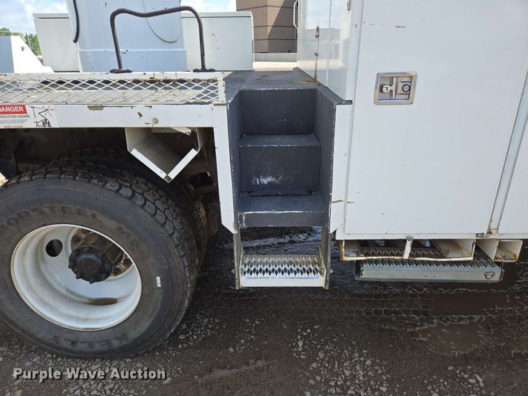 image for item DP6413 2016 Peterbilt PB348 bucket truck