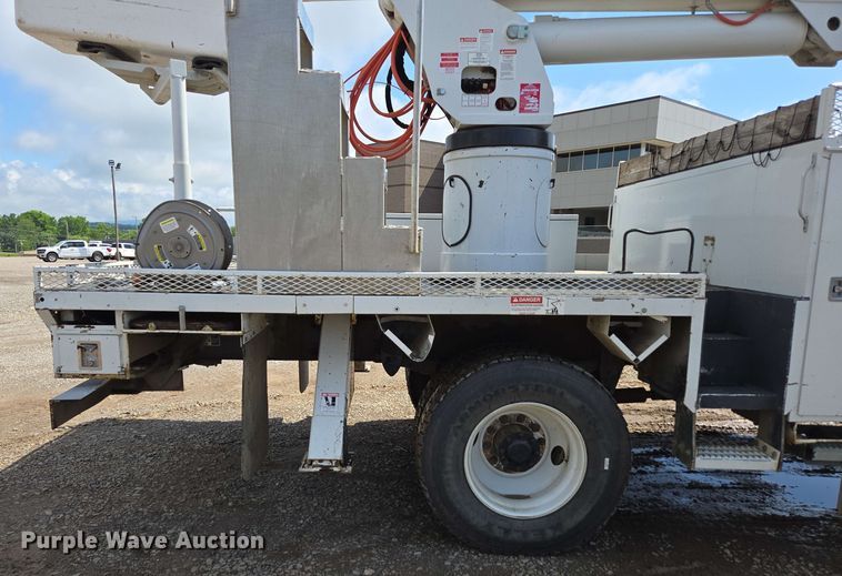 image for item DP6413 2016 Peterbilt PB348 bucket truck