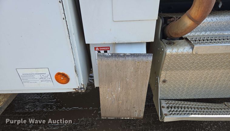 image for item DP6413 2016 Peterbilt PB348 bucket truck