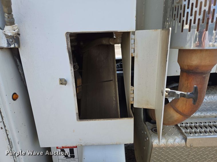 image for item DP6413 2016 Peterbilt PB348 bucket truck