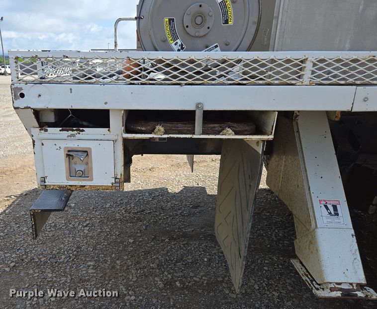 image for item DP6413 2016 Peterbilt PB348 bucket truck