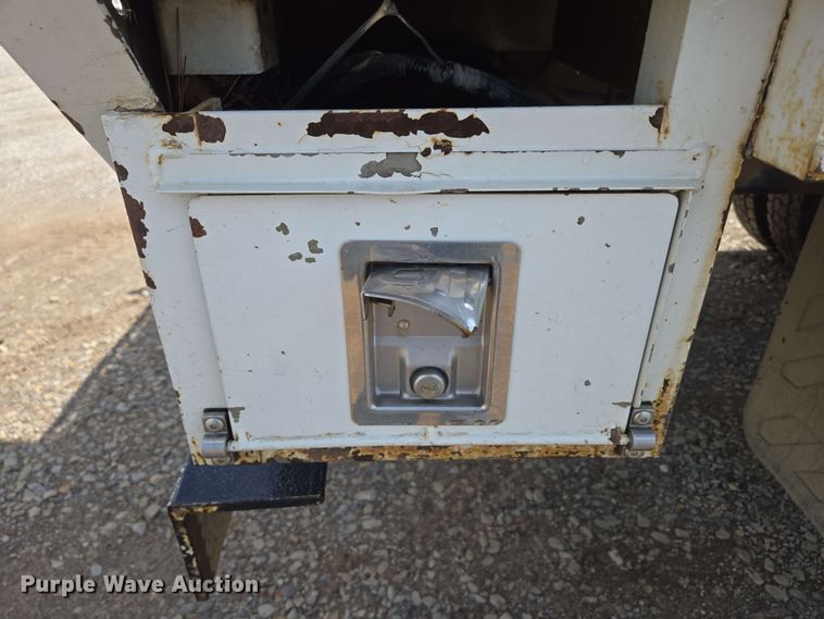 image for item DP6413 2016 Peterbilt PB348 bucket truck