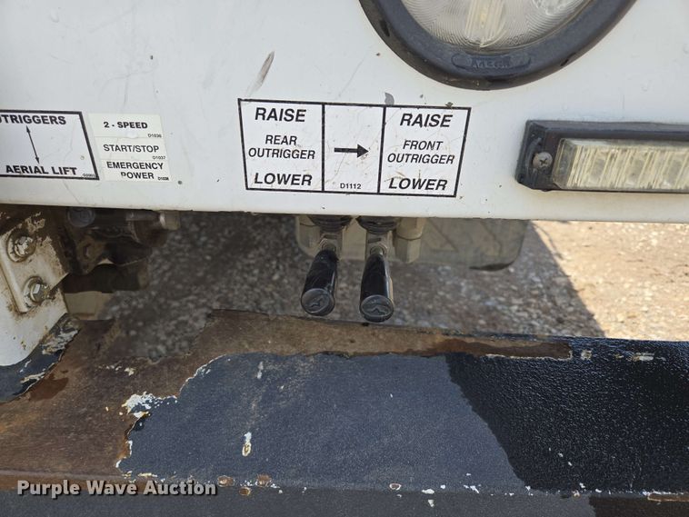 image for item DP6413 2016 Peterbilt PB348 bucket truck