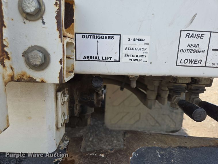 image for item DP6413 2016 Peterbilt PB348 bucket truck