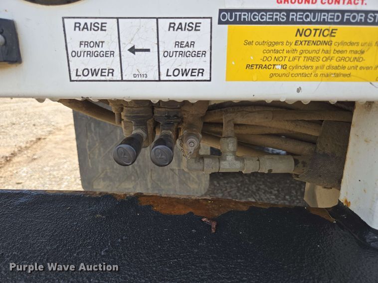 image for item DP6413 2016 Peterbilt PB348 bucket truck