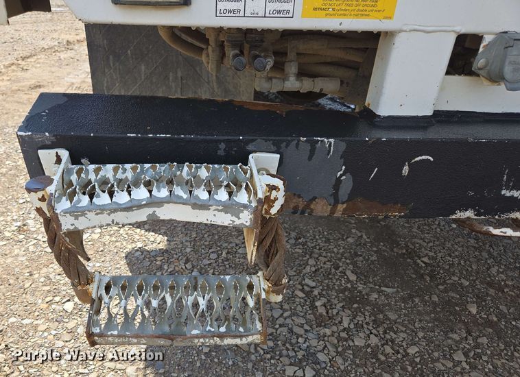 image for item DP6413 2016 Peterbilt PB348 bucket truck