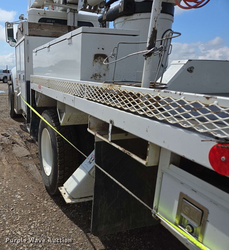 image for item DP6413 2016 Peterbilt PB348 bucket truck