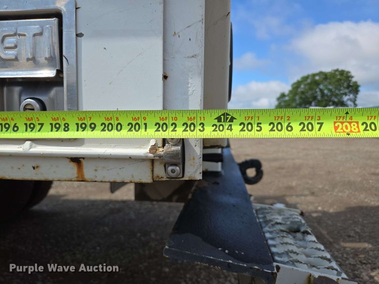 image for item DP6413 2016 Peterbilt PB348 bucket truck