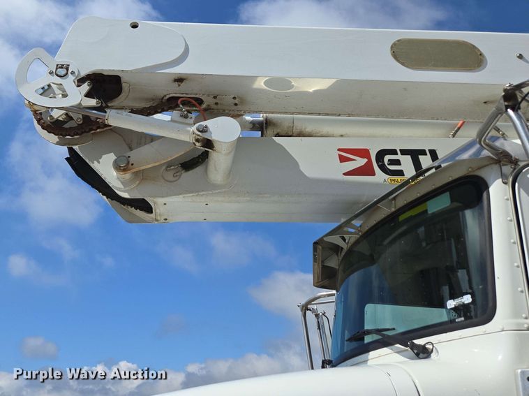 image for item DP6413 2016 Peterbilt PB348 bucket truck