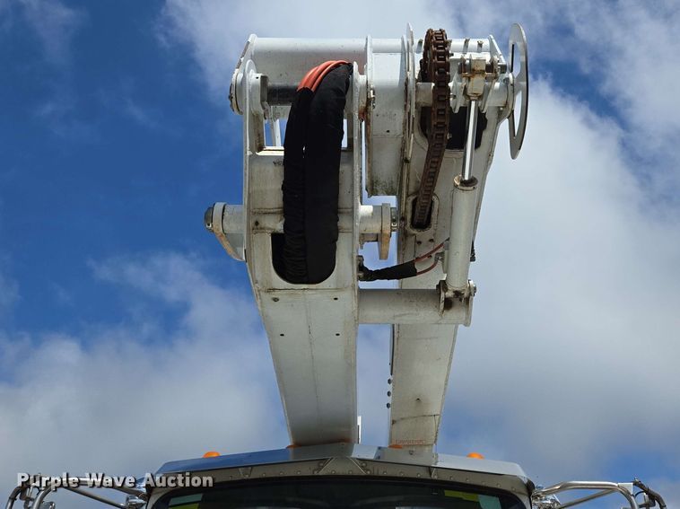 image for item DP6413 2016 Peterbilt PB348 bucket truck