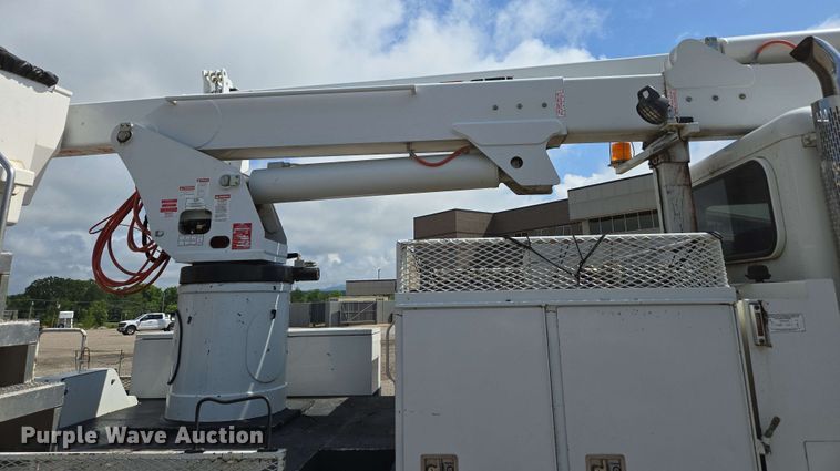 image for item DP6413 2016 Peterbilt PB348 bucket truck