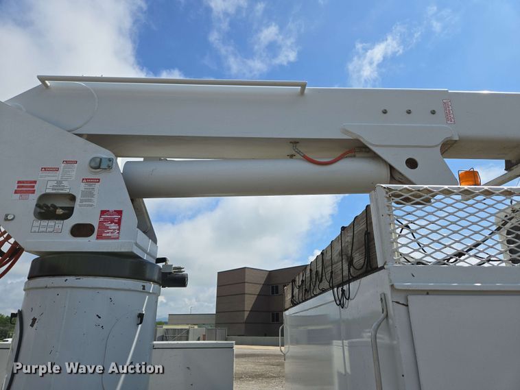 image for item DP6413 2016 Peterbilt PB348 bucket truck