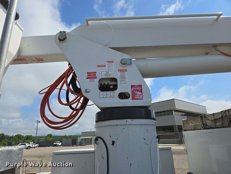 image for item DP6413 2016 Peterbilt PB348 bucket truck