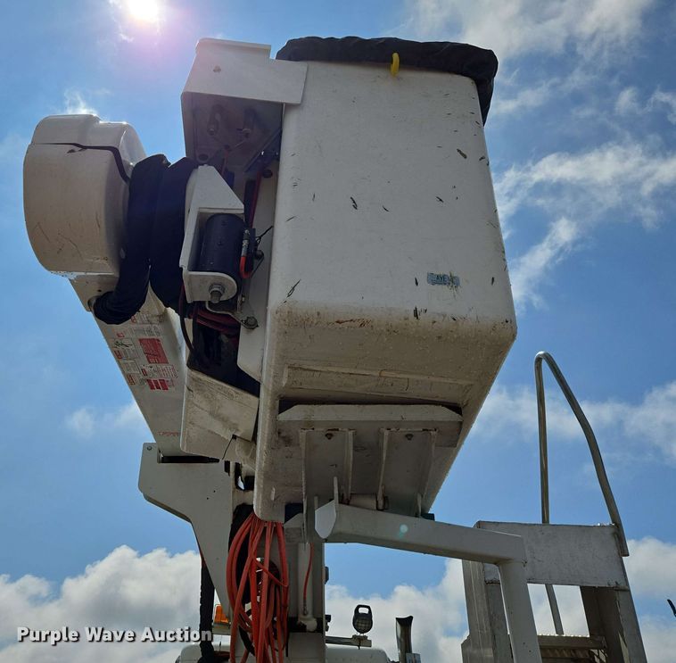 image for item DP6413 2016 Peterbilt PB348 bucket truck