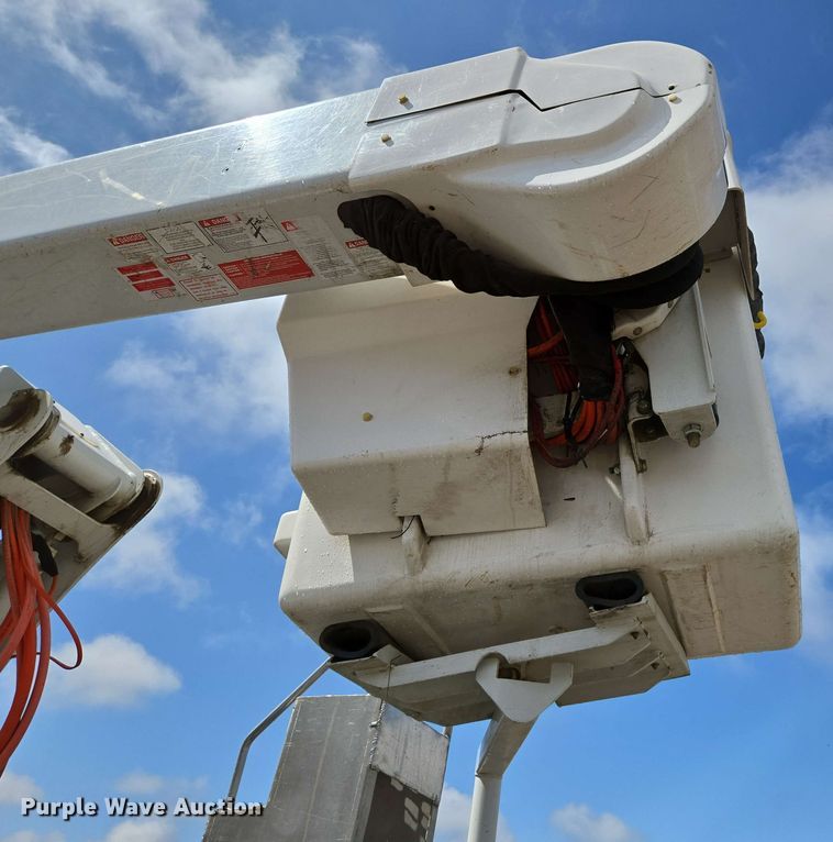 image for item DP6413 2016 Peterbilt PB348 bucket truck