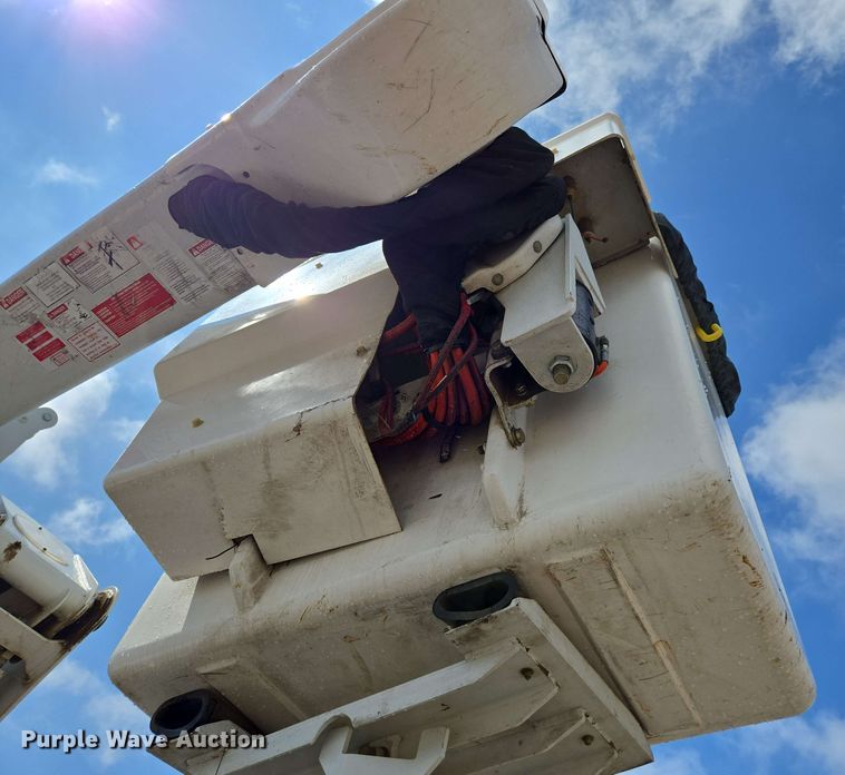 image for item DP6413 2016 Peterbilt PB348 bucket truck