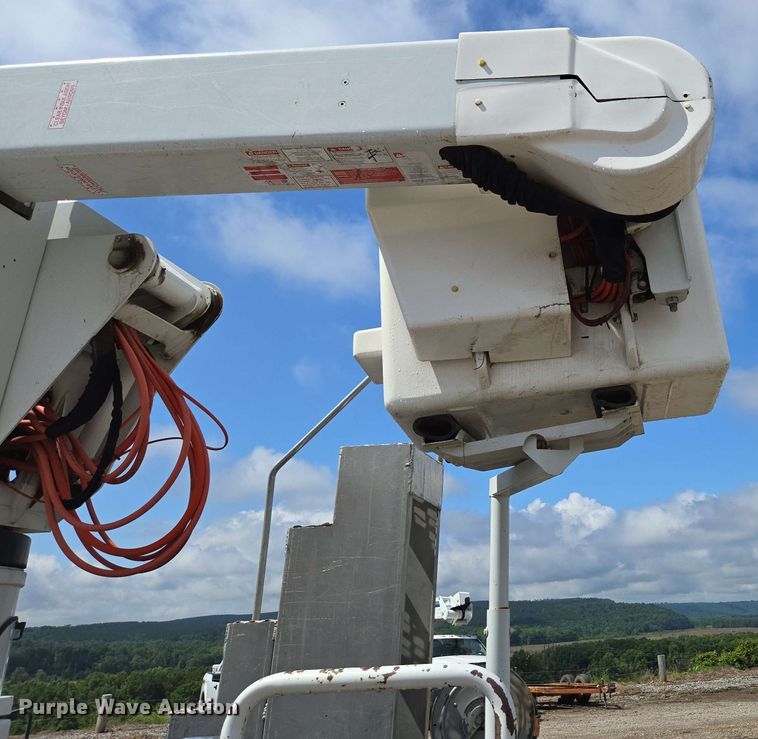 image for item DP6413 2016 Peterbilt PB348 bucket truck