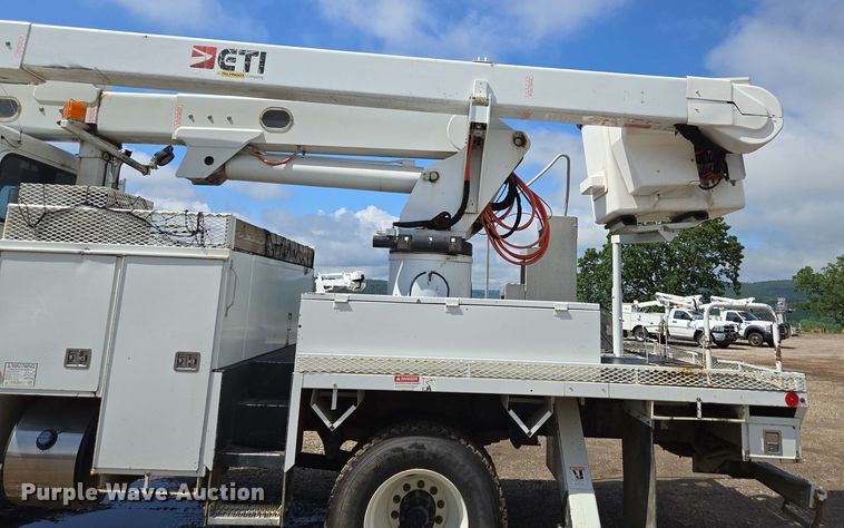 image for item DP6413 2016 Peterbilt PB348 bucket truck