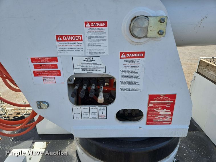 image for item DP6413 2016 Peterbilt PB348 bucket truck