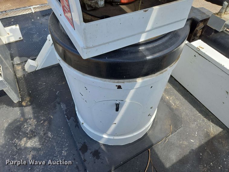 image for item DP6413 2016 Peterbilt PB348 bucket truck