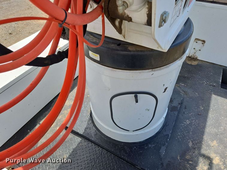 image for item DP6413 2016 Peterbilt PB348 bucket truck