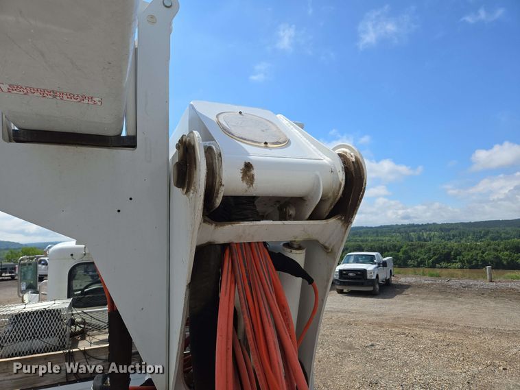 image for item DP6413 2016 Peterbilt PB348 bucket truck