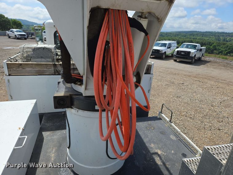 image for item DP6413 2016 Peterbilt PB348 bucket truck