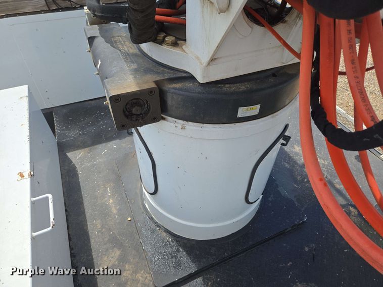 image for item DP6413 2016 Peterbilt PB348 bucket truck