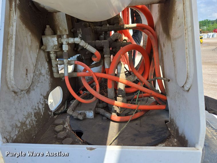 image for item DP6413 2016 Peterbilt PB348 bucket truck