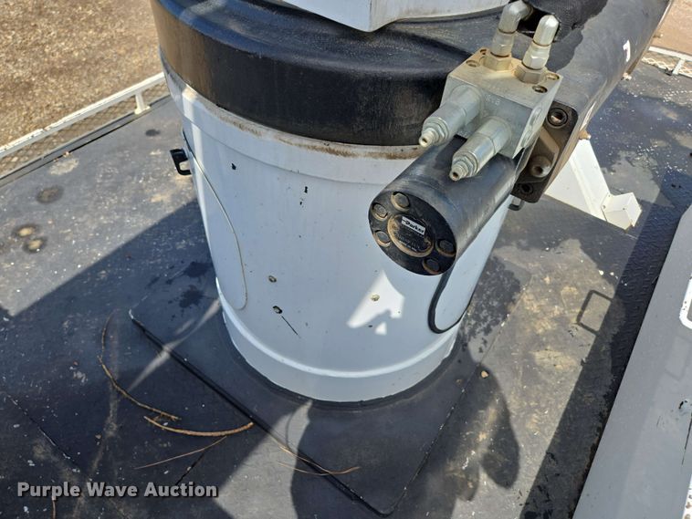 image for item DP6413 2016 Peterbilt PB348 bucket truck