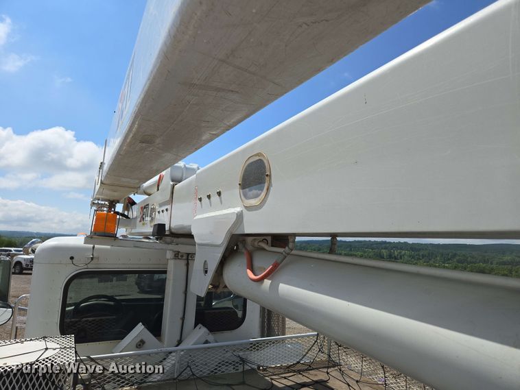 image for item DP6413 2016 Peterbilt PB348 bucket truck