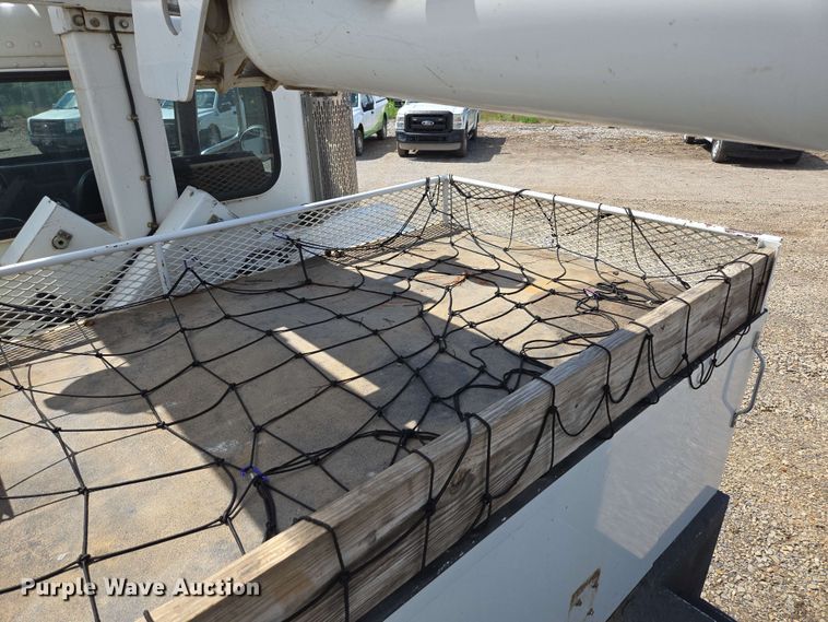 image for item DP6413 2016 Peterbilt PB348 bucket truck