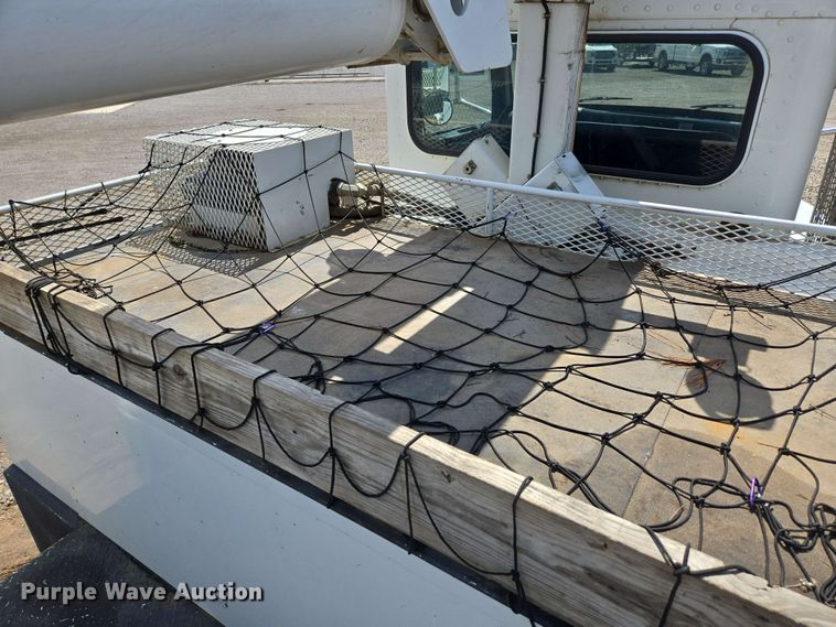 image for item DP6413 2016 Peterbilt PB348 bucket truck