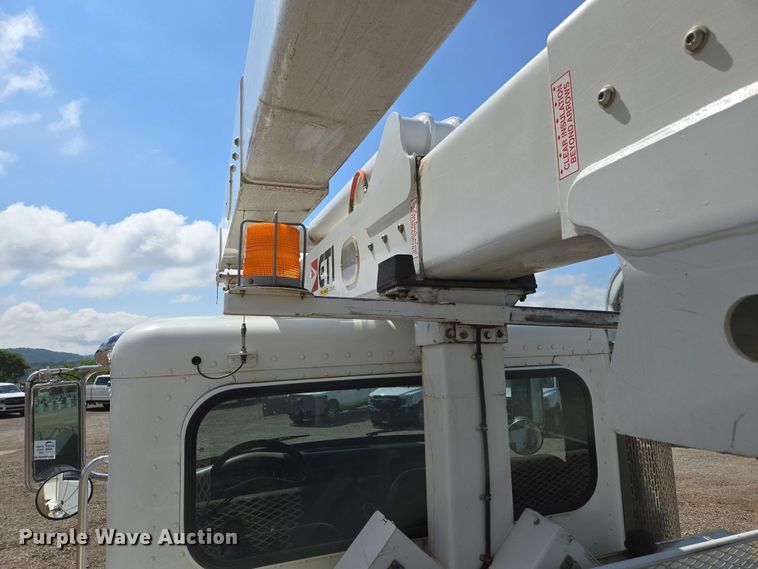 image for item DP6413 2016 Peterbilt PB348 bucket truck