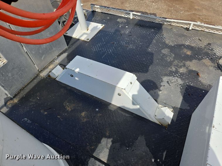 image for item DP6413 2016 Peterbilt PB348 bucket truck