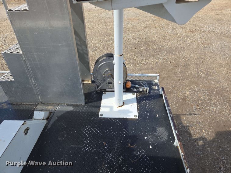 image for item DP6413 2016 Peterbilt PB348 bucket truck