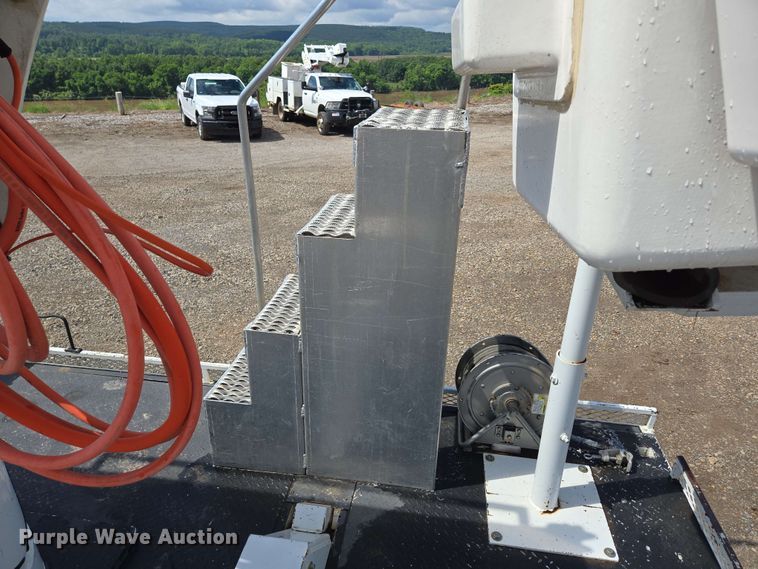 image for item DP6413 2016 Peterbilt PB348 bucket truck