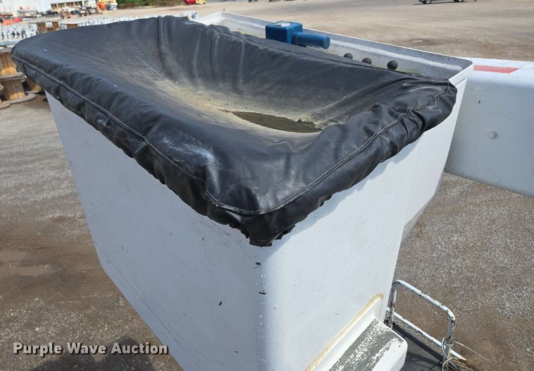 image for item DP6413 2016 Peterbilt PB348 bucket truck