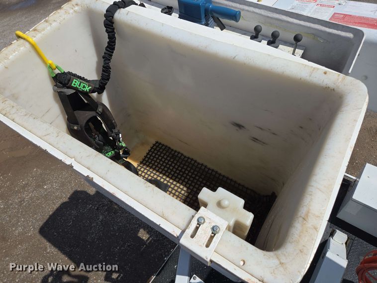 image for item DP6413 2016 Peterbilt PB348 bucket truck