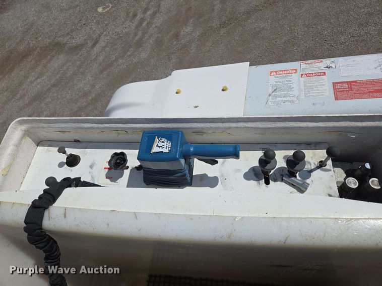 image for item DP6413 2016 Peterbilt PB348 bucket truck