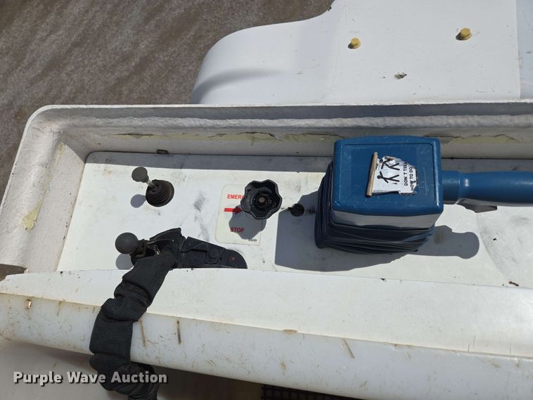 image for item DP6413 2016 Peterbilt PB348 bucket truck