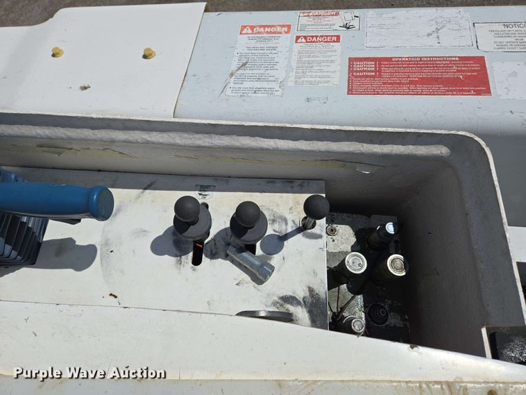 image for item DP6413 2016 Peterbilt PB348 bucket truck