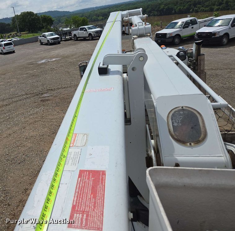 image for item DP6413 2016 Peterbilt PB348 bucket truck