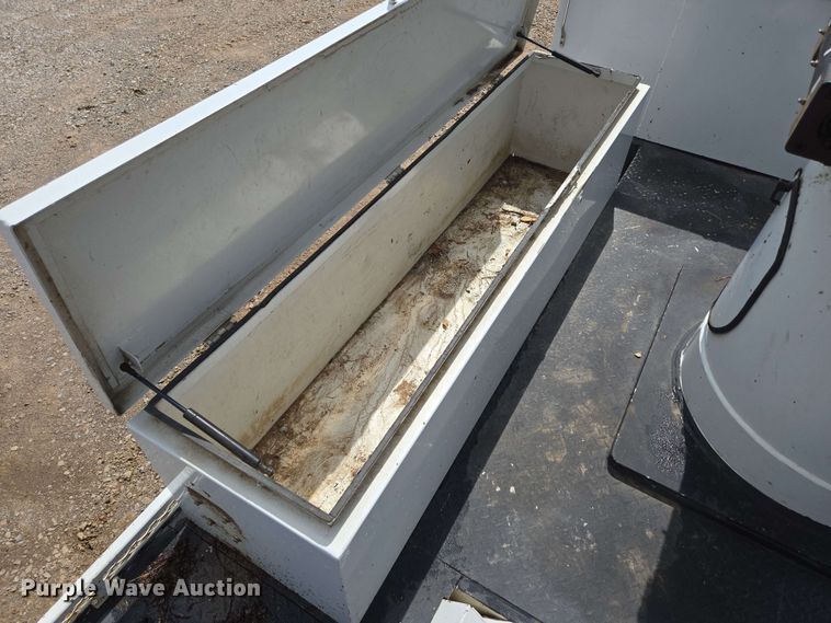 image for item DP6413 2016 Peterbilt PB348 bucket truck