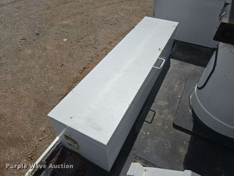 image for item DP6413 2016 Peterbilt PB348 bucket truck