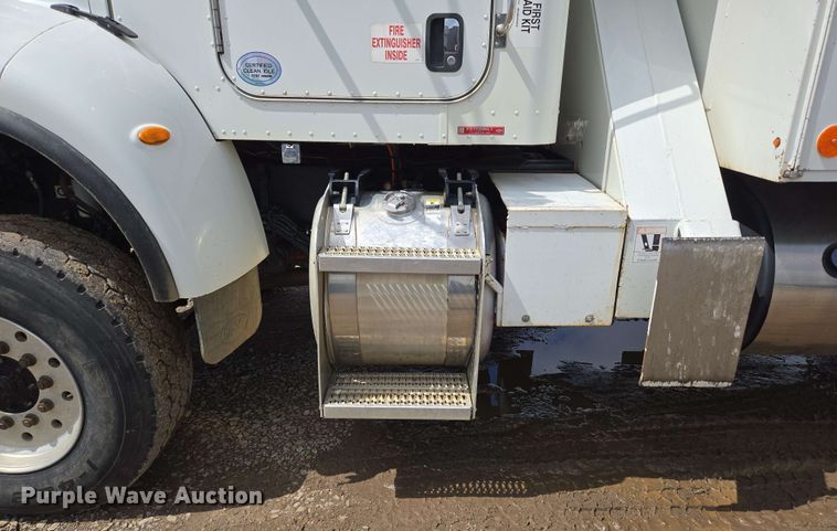 image for item DP6413 2016 Peterbilt PB348 bucket truck