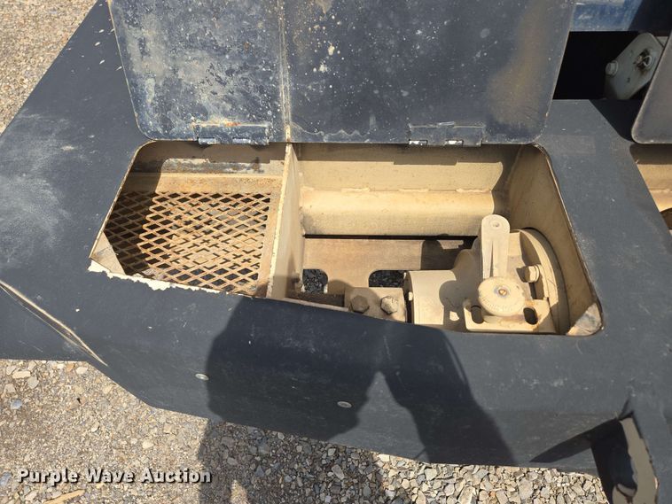 image for item DP6413 2016 Peterbilt PB348 bucket truck