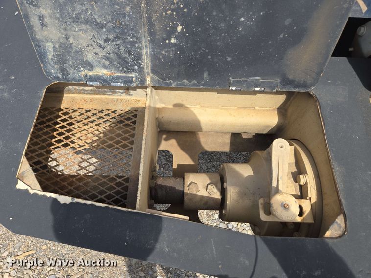 image for item DP6413 2016 Peterbilt PB348 bucket truck